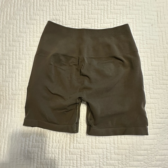 Alphalete Amplify shorts - Picture 2 of 3